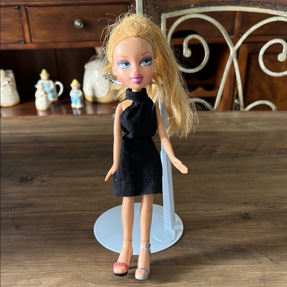 🔥🔥VTG Bratz Fashion Show Cloe Doll MGA 2001